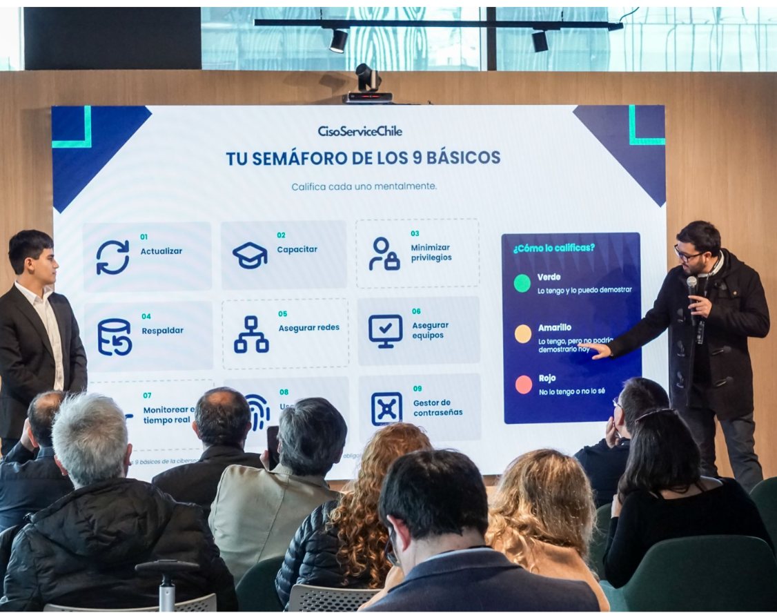 Carlos De Ferrari y Felipe Zepeda presentan el semáforo de los 9 básicos en el 2° Congreso de IA & Ciberseguridad